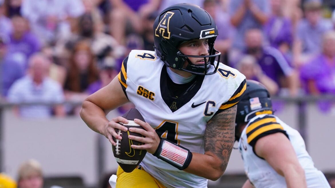 Nico Ayamaliava transferência depois que o Tennessee pousa UCLA QB Joi Aguila